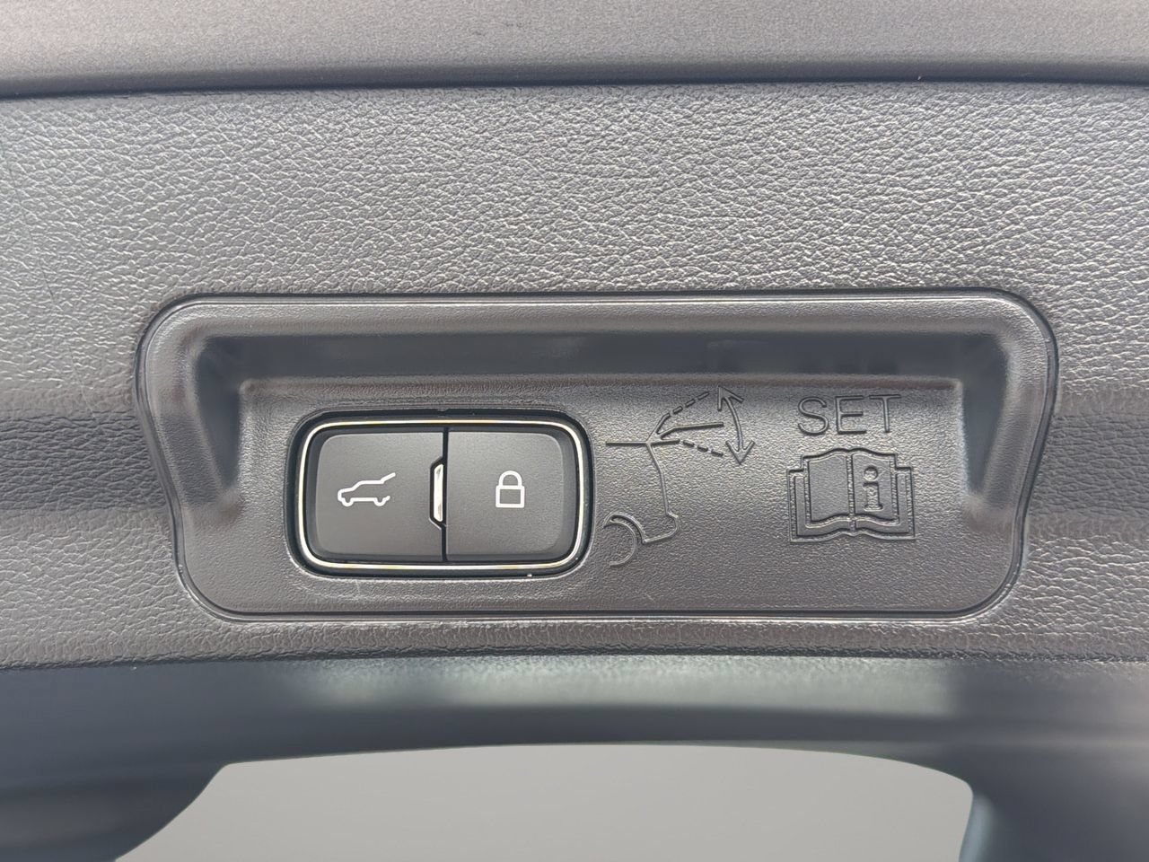 Certified 2022 Ford Explorer ST w/ Equipment Group 401A AWD/4WD image 9