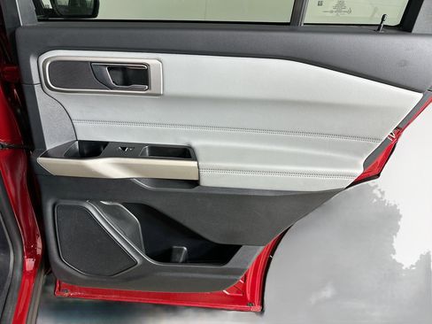 Used 2022 Ford Explorer XLT w/ Equipment Group 202A image 31