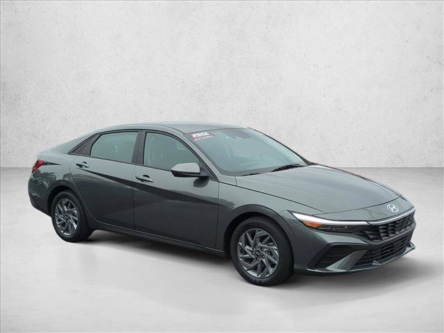 Used 2025 Hyundai Elantra Hybrid FWD image 3