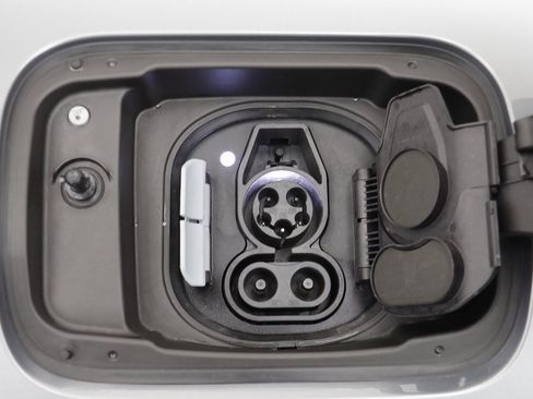 Certified 2025 BMW i4 xDrive40i w/ M Sport Package image 18