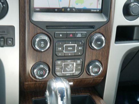 Used 2014 Ford F150 Lariat w/ Lariat Chrome Package AWD/4WD image 24