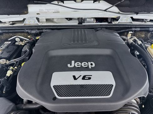 Used 2016 Jeep Wrangler Unlimited Sahara w/ Connectivity Group image 37