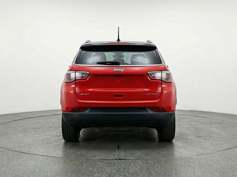 Used 2025 Jeep Compass Limited image 7