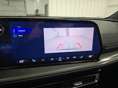 New 2026 Chevrolet Traverse LT image 15