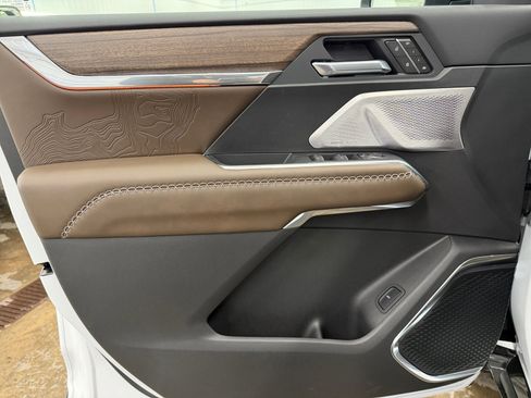 New 2026 GMC Acadia Denali Ultimate w/ LPO, Floor Liner Package image 23