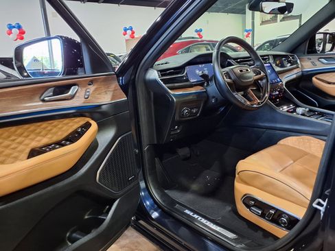 Used 2023 Jeep Grand Cherokee L Summit w/ High Altitude Package AWD/4WD image 14
