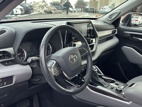 Used 2020 Toyota Highlander Limited image 23