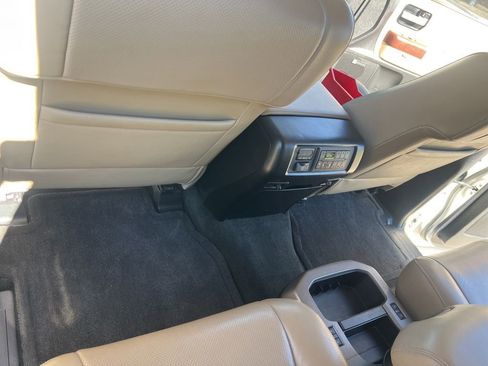 Used 2014 Toyota Sequoia Platinum image 42