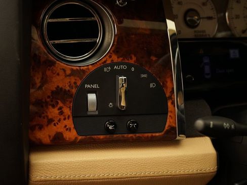 Used 2013 Rolls-Royce Ghost image 29