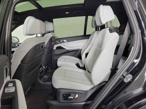 Certified 2023 BMW X7 xDrive40i w/ Premium Package image 10
