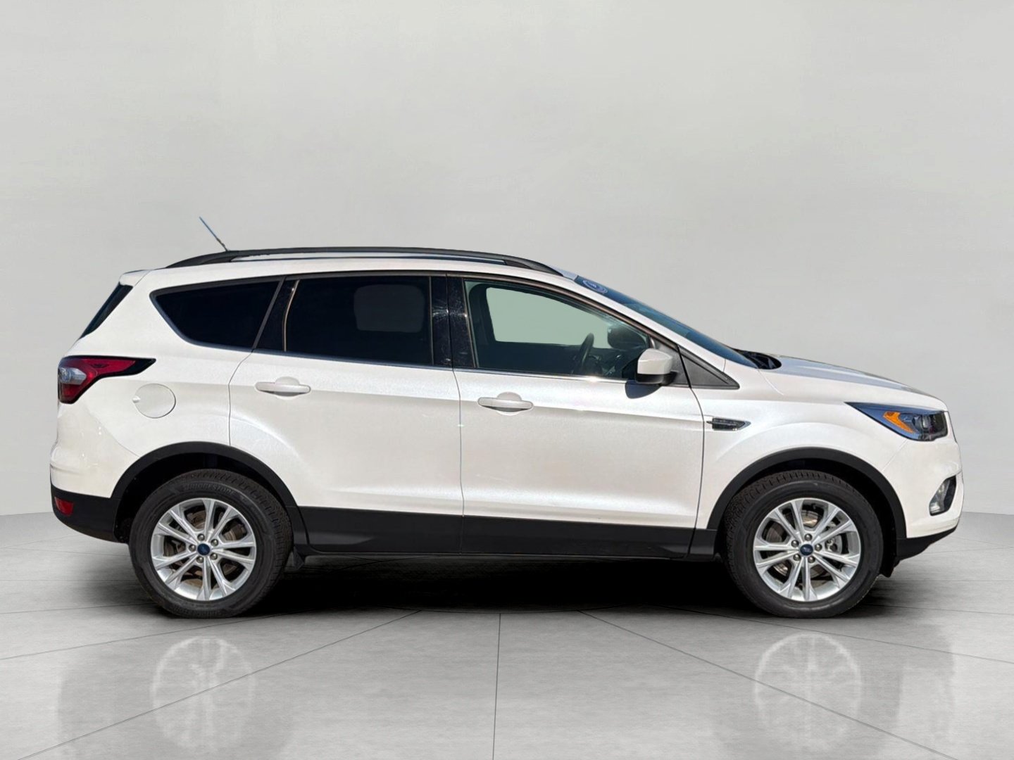 Used 2018 Ford Escape SEL w/ Ford Safe & Smart Package AWD/4WD image 9