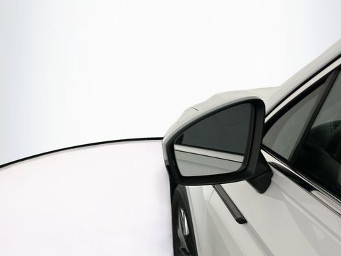 Used 2022 Volkswagen Tiguan SE image 16