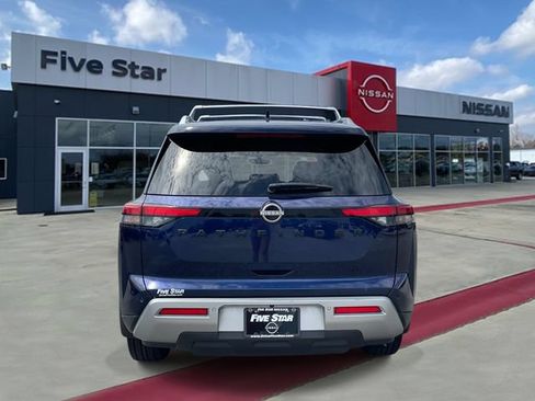 Used 2023 Nissan Pathfinder SL w/ Black Appearance Package FWD image 5