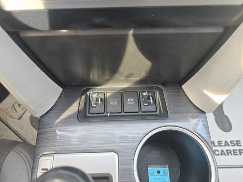 Used 2012 Toyota Camry XLE image 17