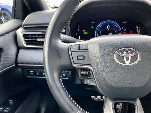 Used 2025 Toyota Camry SE FWD image 23