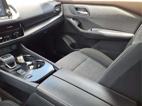 Used 2022 Nissan Rogue SV FWD image 11