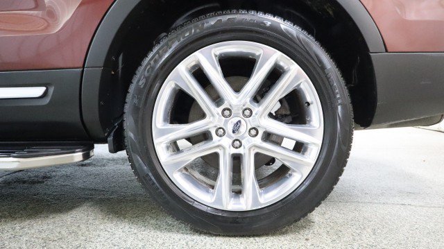 Used 2016 Ford Explorer XLT w/ Equipment Group 202A AWD/4WD image 22