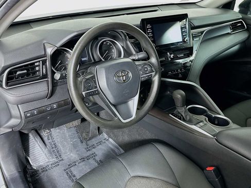 Used 2022 Toyota Camry LE image 9