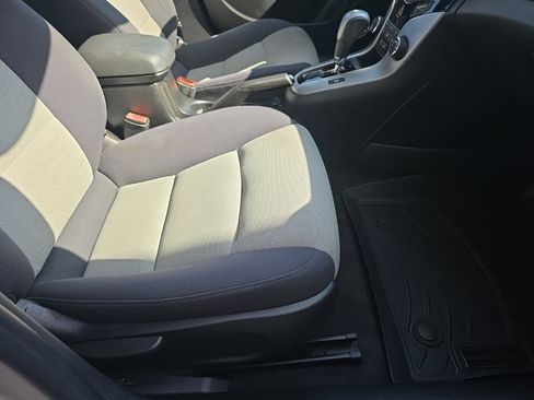 Used 2014 Chevrolet Cruze LS FWD image 22