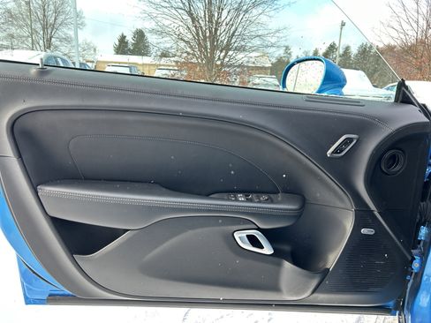Used 2023 Dodge Challenger SXT w/ Plus Package image 11
