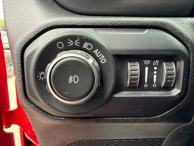 Certified 2020 Jeep Wrangler Unlimited Sahara w/ LED Lighting Group AWD/4WD image 17