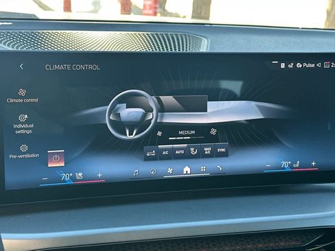 Used 2025 BMW 230i Coupe w/ Convenience Package image 22