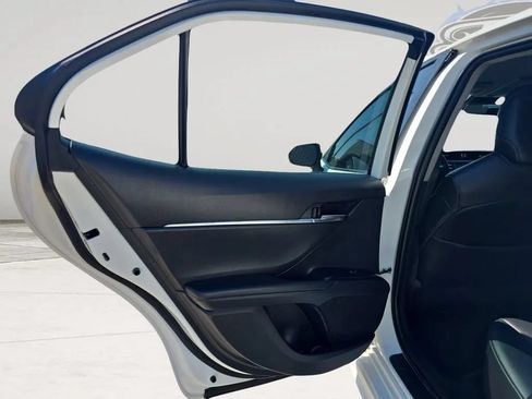 Used 2020 Toyota Camry SE FWD image 22