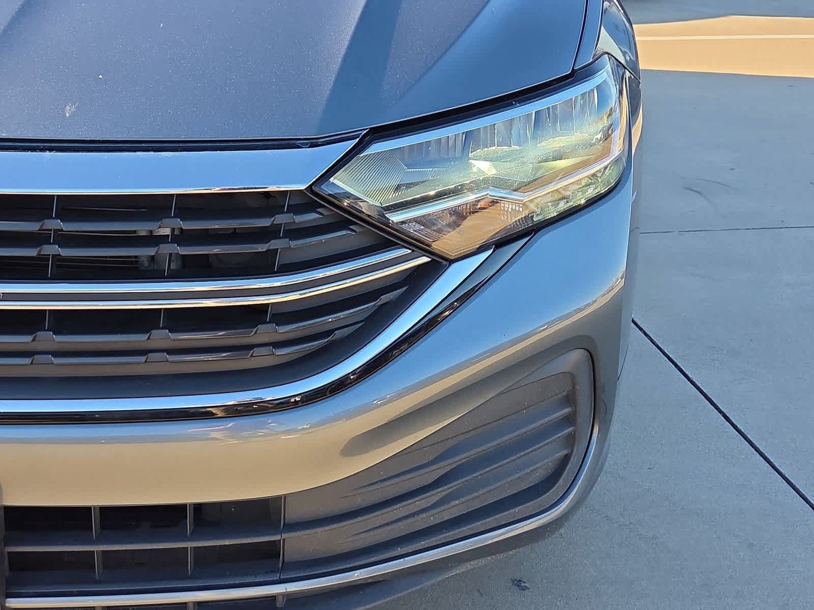 Used 2024 Volkswagen Jetta SE w/ Panoramic Sunroof Package FWD image 10