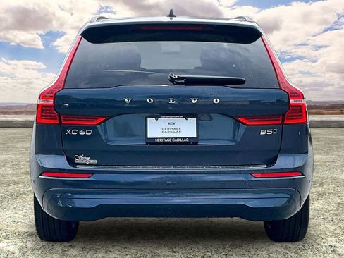 Used 2022 Volvo XC60 B5 Momentum w/ Advanced Package image 6