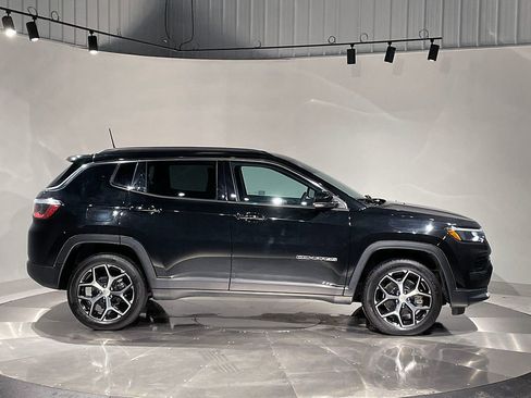 Used 2024 Jeep Compass Limited image 11