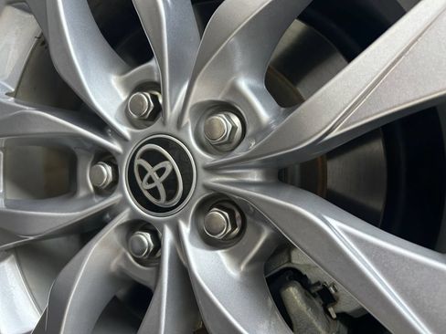 Used 2022 Toyota Sienna XLE w/ XLE Plus Package FWD image 23