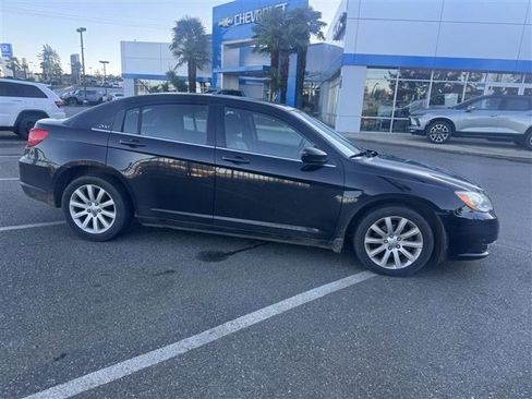 Used 2012 Chrysler 200 Touring image 10