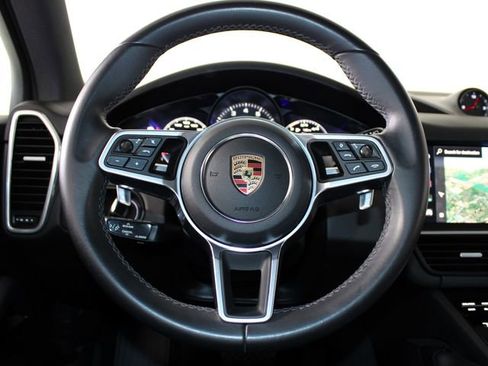 Certified 2023 Porsche Cayenne w/ Premium Package AWD/4WD image 17