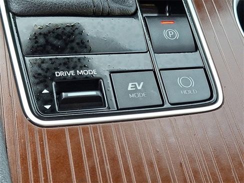 Certified 2024 Toyota Sienna XLE image 25