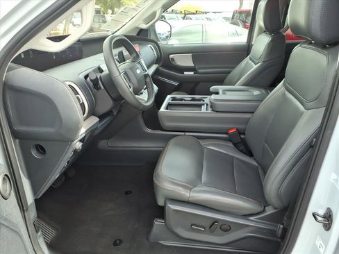 Certified 2025 Ford Expedition Active image 24