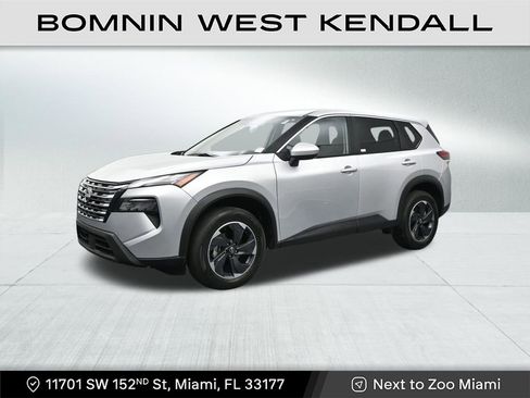 Used 2024 Nissan Rogue SV image 1