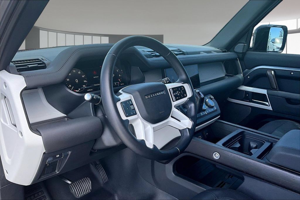 Certified 2024 Land Rover Defender 110 X-Dynamic SE AWD/4WD image 15