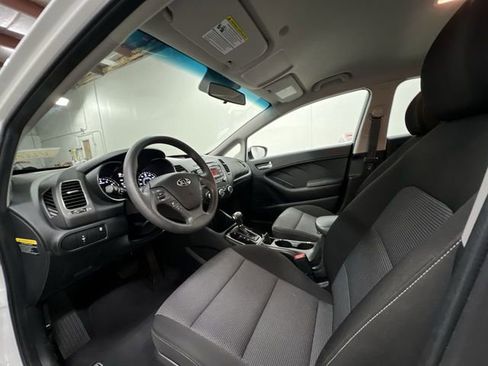 Used 2017 Kia Forte LX image 10