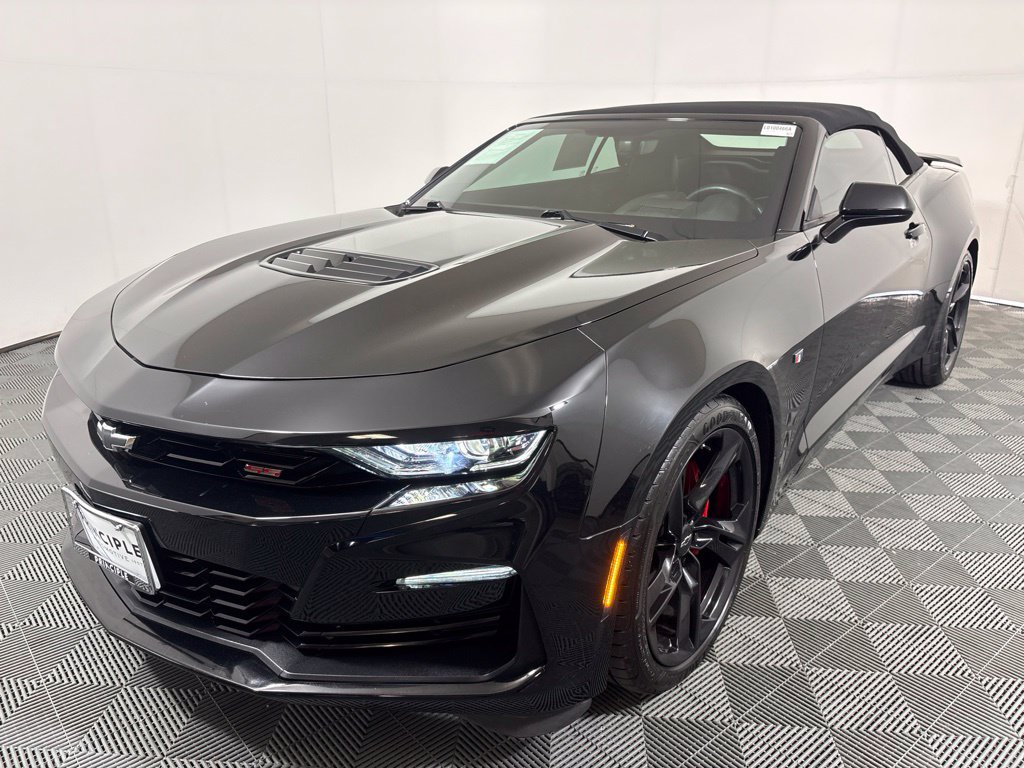 Used 2020 Chevrolet Camaro SS RWD image 2
