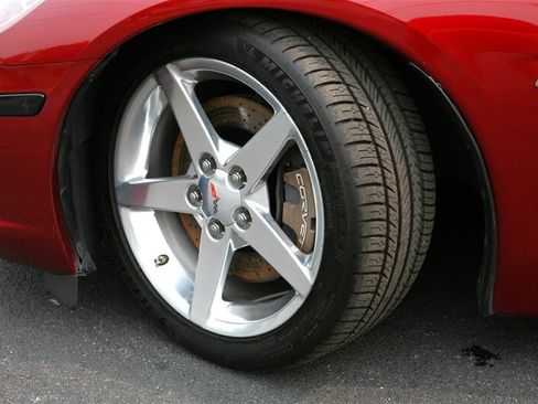 Used 2006 Chevrolet Corvette Coupe w/ Preferred Equipment Group RWD image 4