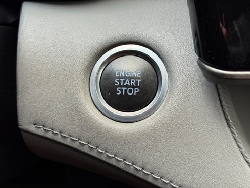 Used 2020 Toyota Highlander Limited FWD image 23