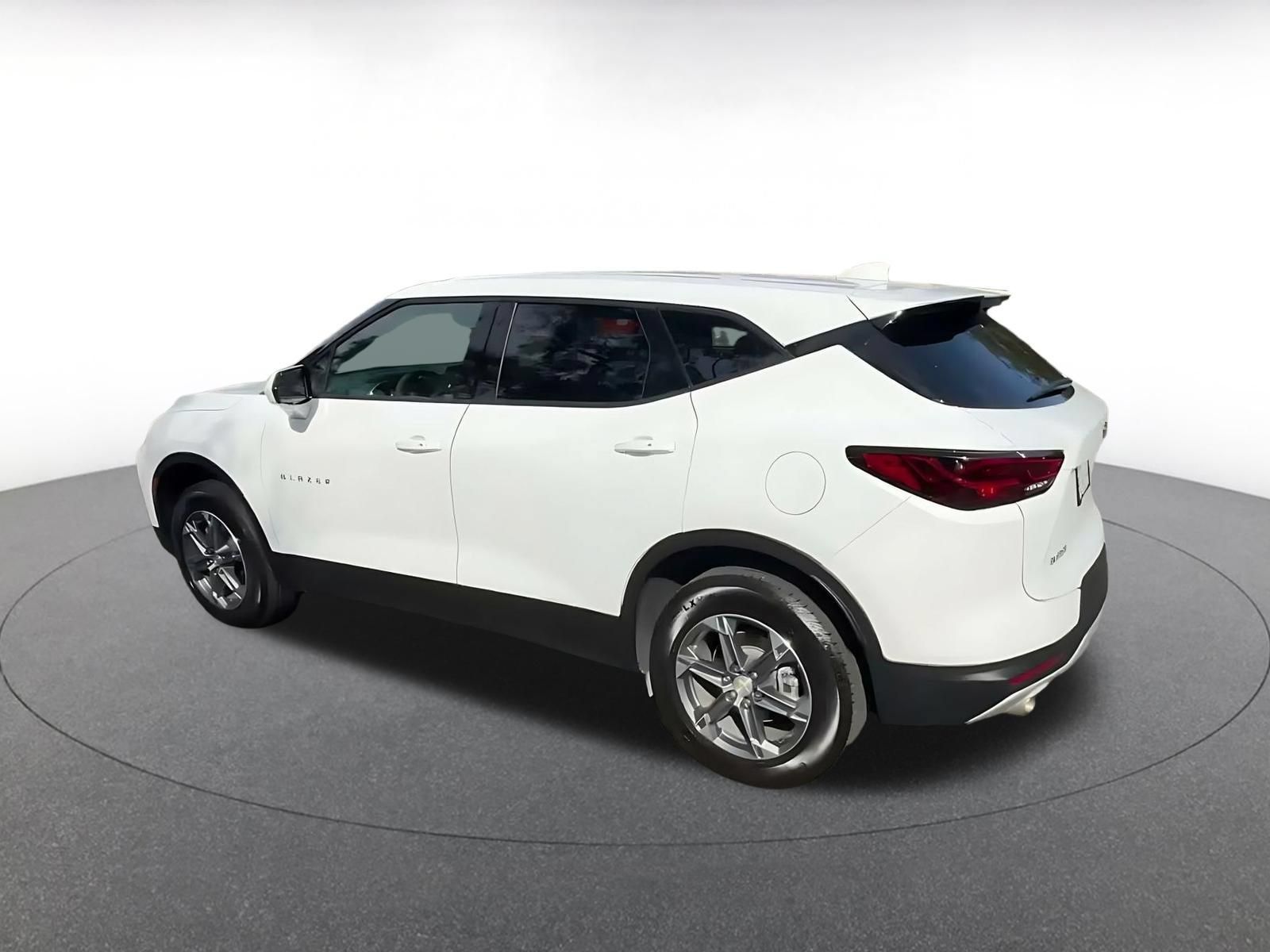 Used 2026 Chevrolet Blazer LT FWD image 10