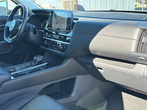 Used 2023 Nissan Pathfinder SL image 23