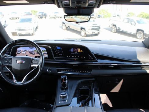 Used 2023 Cadillac Escalade ESV Sport AWD/4WD image 9