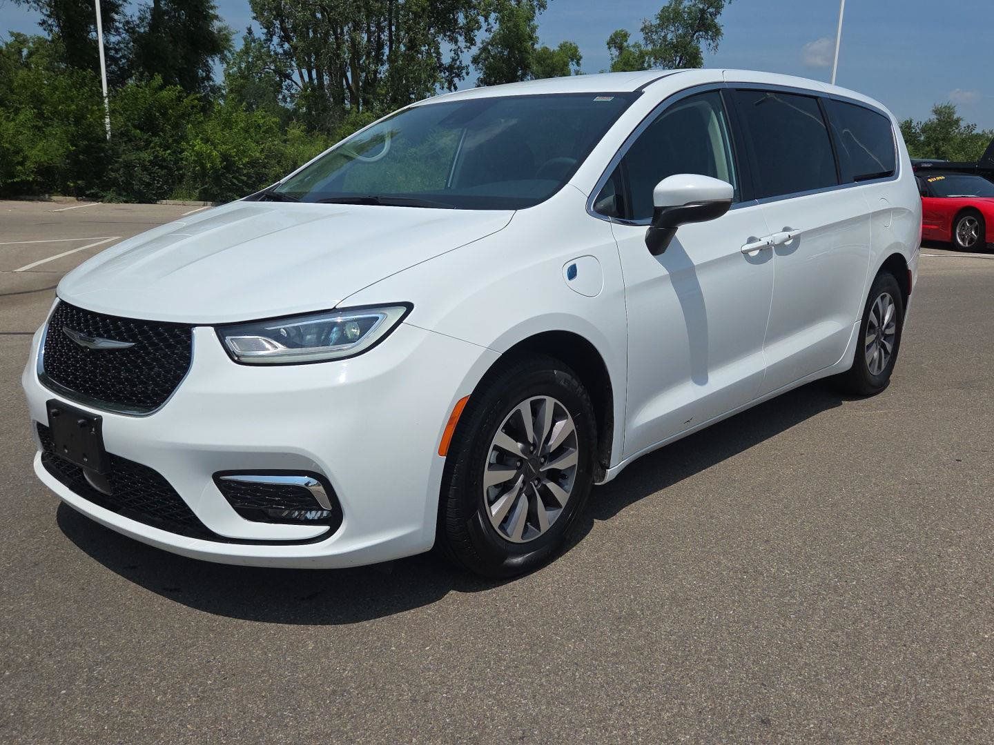 Used 2023 Chrysler Pacifica Touring-L FWD image 11