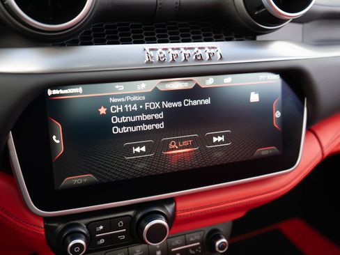 Used 2019 Ferrari Portofino RWD image 21