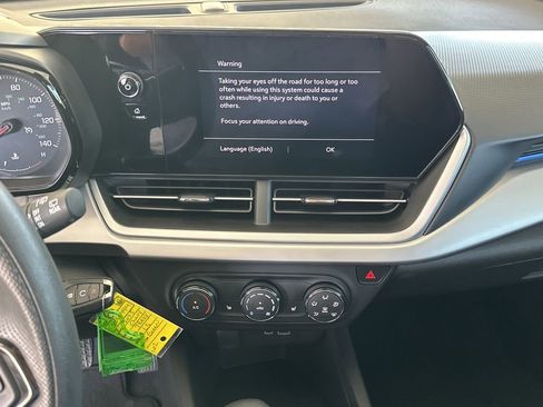 Used 2025 Chevrolet Trax LS w/ LS Convenience Package image 22