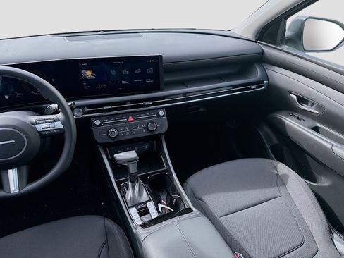 New 2025 Hyundai Tucson SE image 16