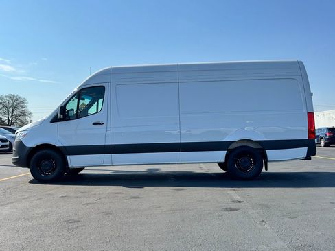 Used 2025 Mercedes-Benz Sprinter 2500 image 4