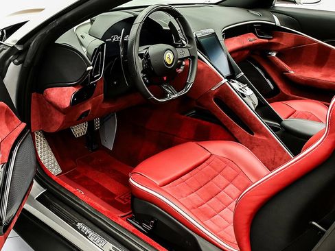 Used 2025 Ferrari Roma Spider RWD image 10